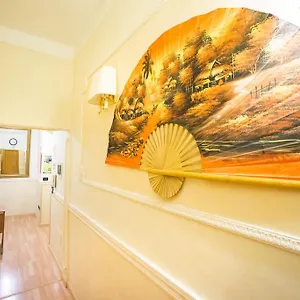 https://funny-palace-hostel.it-romehotels.com