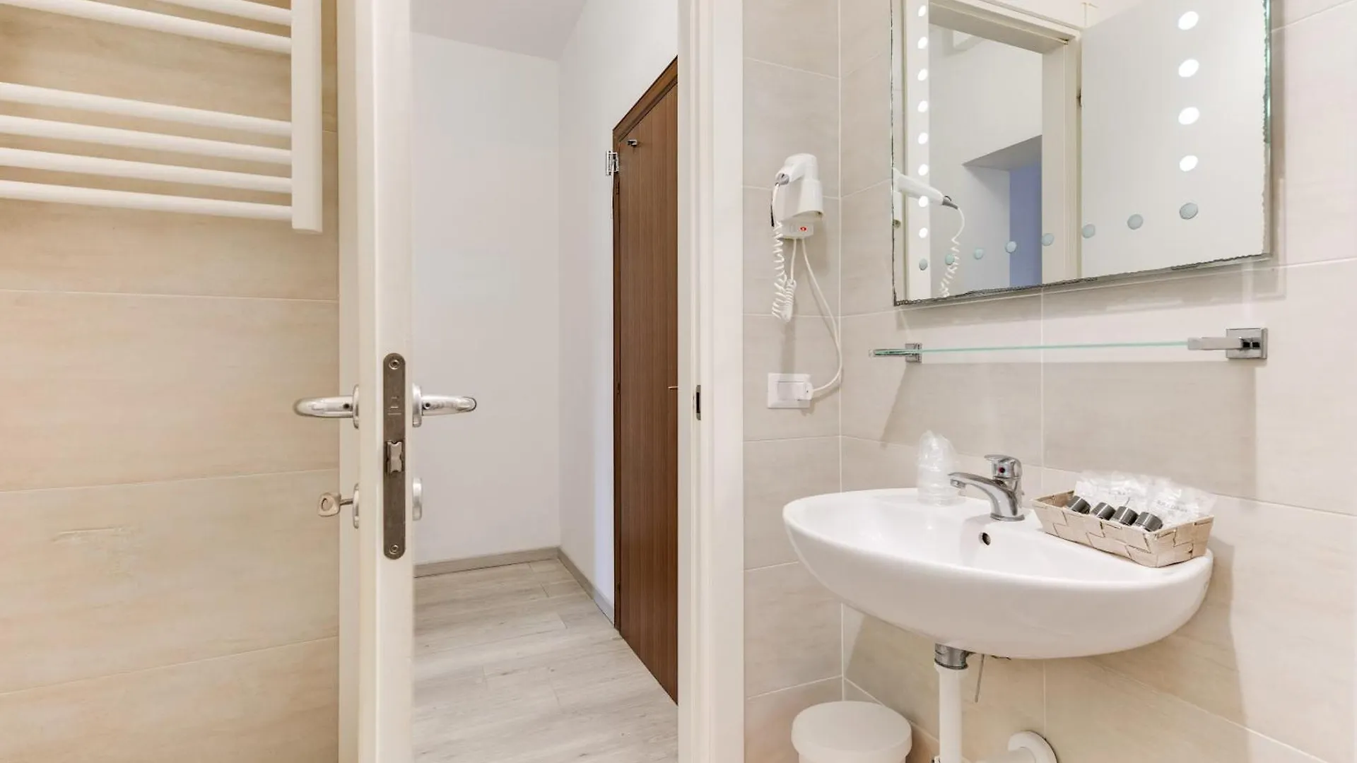 Hotel La Perla Rímini Italia