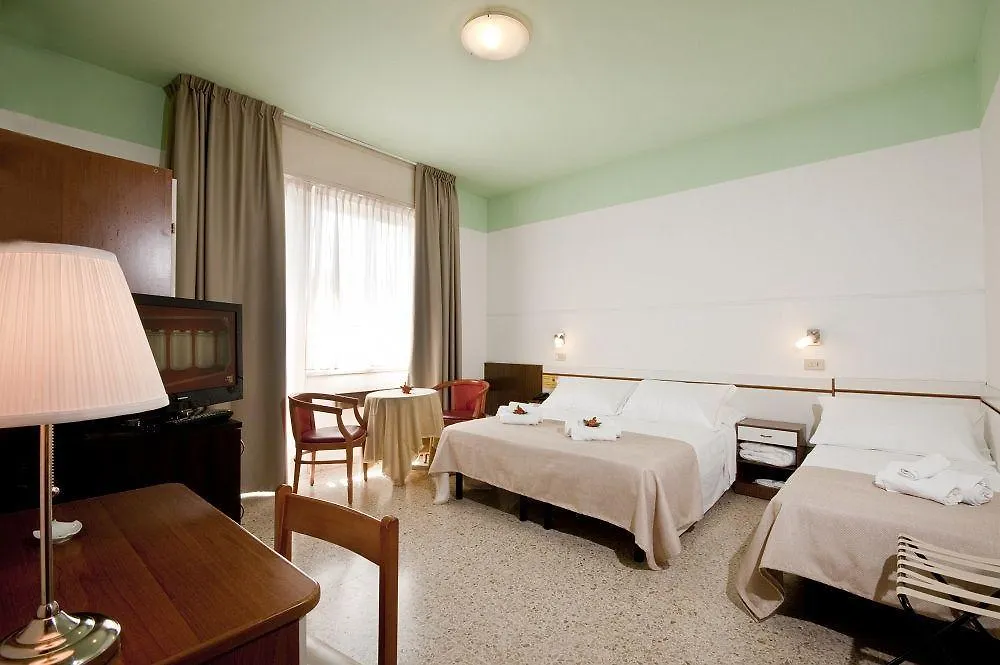 Hotel La Perla Rímini Italia