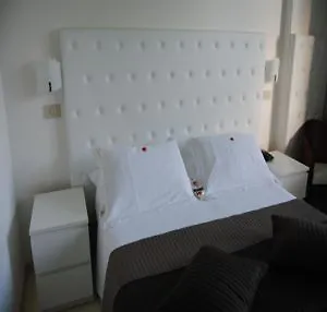 Hotel La Perla Rímini 3*,